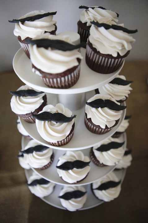 mustache cupcakes