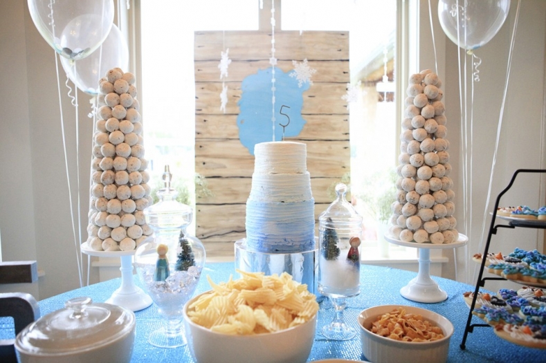 Frozen Party Table