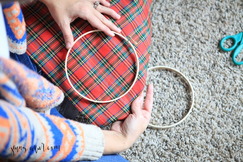 Embroidery Hoop Ornament Tutorial