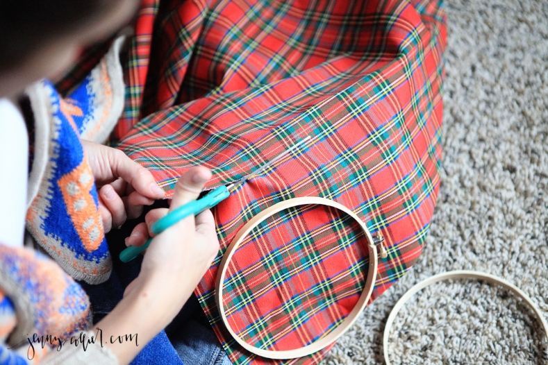 Embroidery Hoop Ornament Tutorial